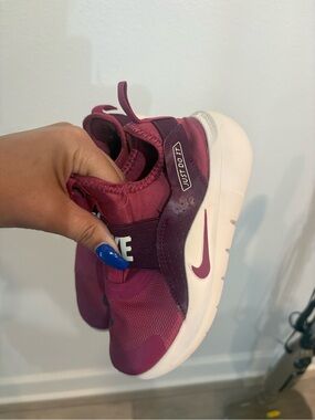 Nike Kids Slip-On Sneakers in Maroon and White